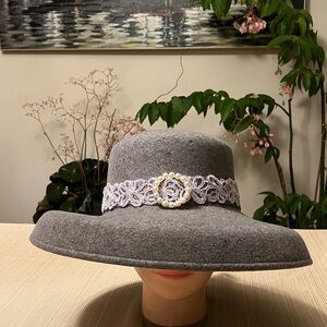 Elegant Gray Wide-Brim Hat with Lace Band and Pearl Buckle